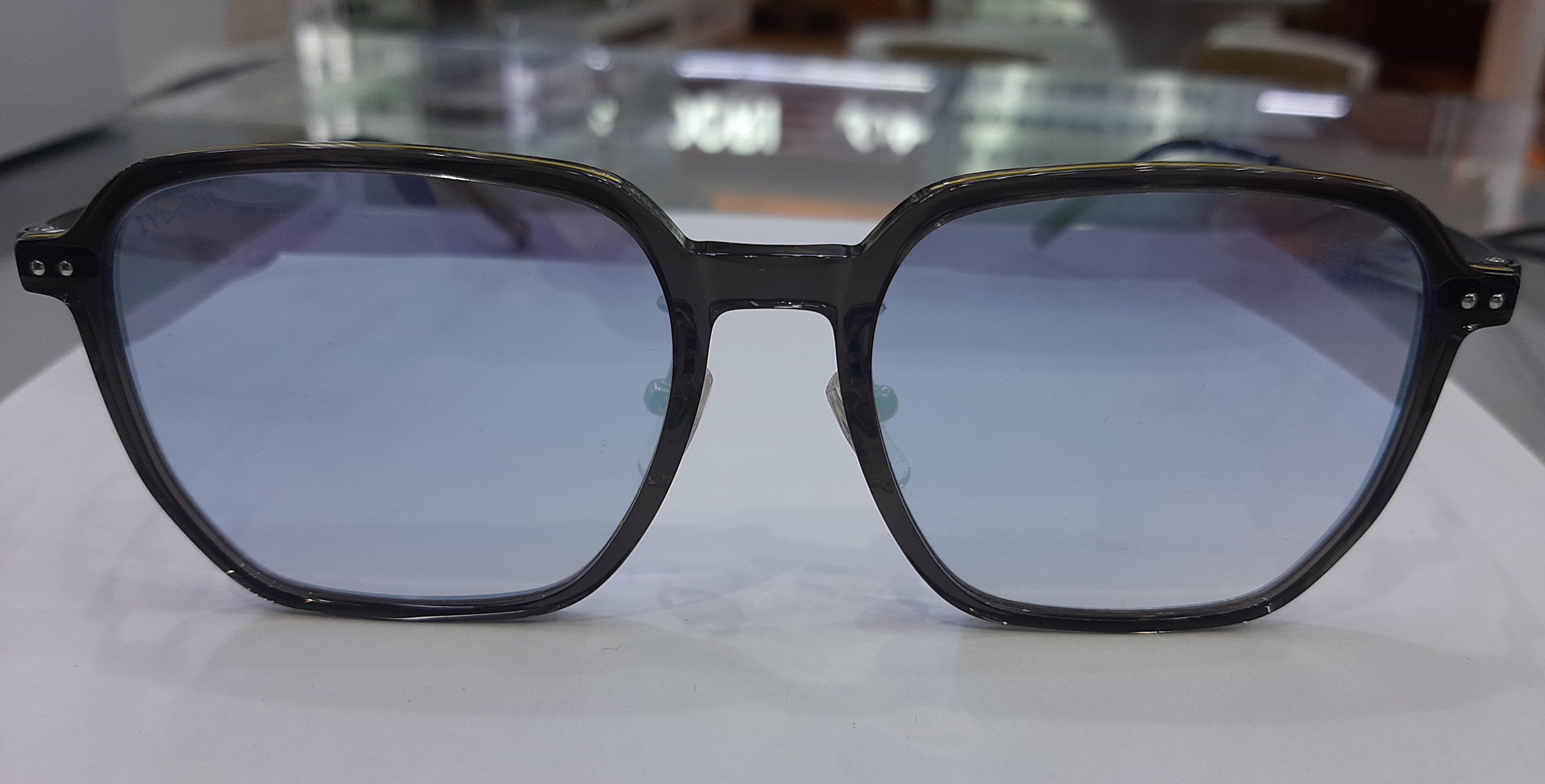 IYOONI MW303 C1 TITANIUM BLACK WITH SILVER FLASH LENS SQUARED UNISEX view 3